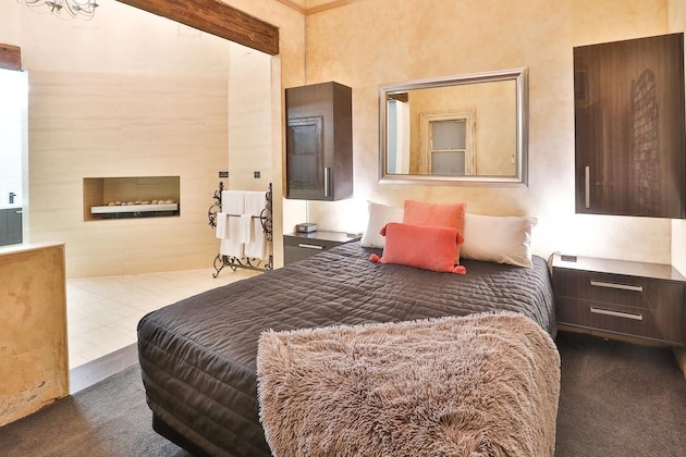 Gallery - Indulge Apartments - Eighth Street