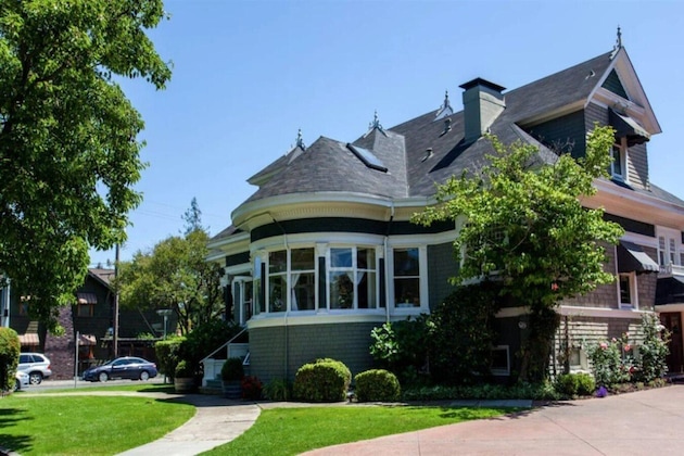 Gallery - 1801 First Luxury Inn