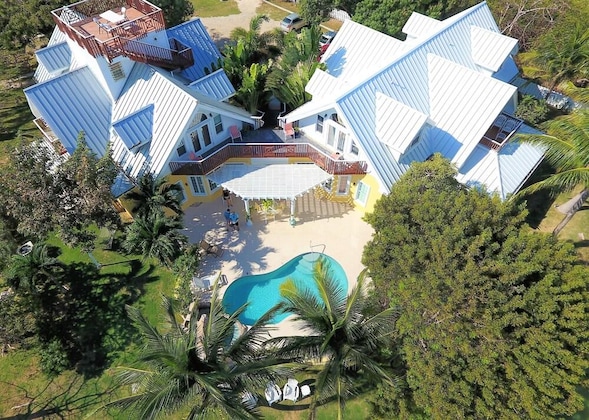 Gallery - Shangri-La Boutique Bed & Breakfast