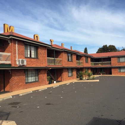 Gallery - Poets Recall Motel
