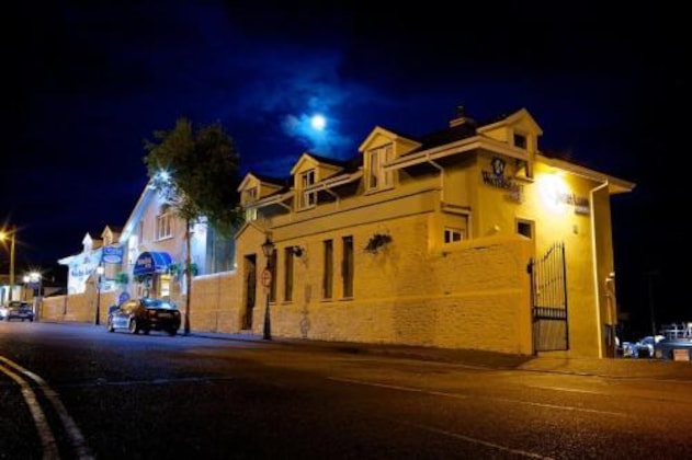 Gallery - Watersedge Hotel