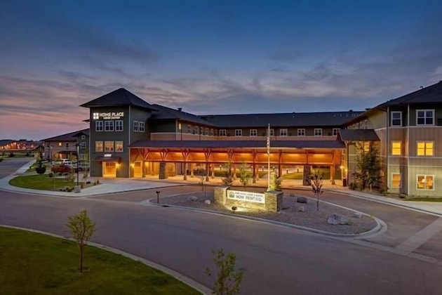 Gallery - Clarion Hotel & Suites