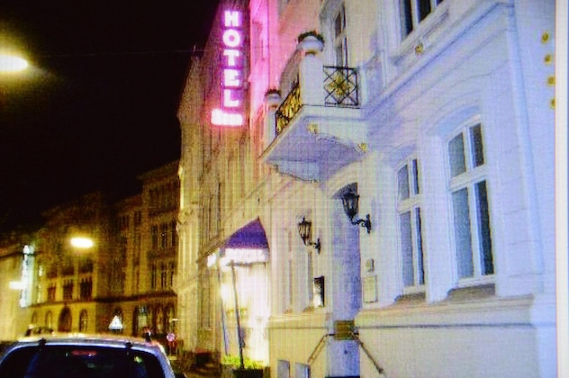 Gallery - Steen's Hotel
