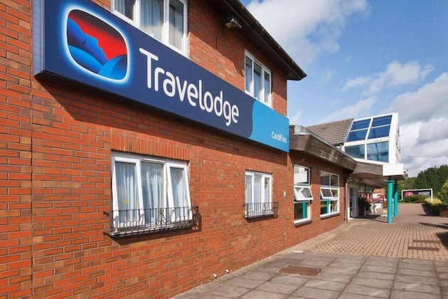 Gallery - Travelodge Cardiff M4