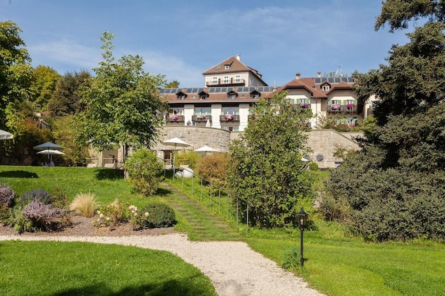 Gallery - Bemelmans Post Hotel