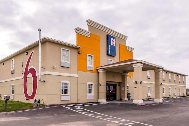 Gallery - Motel 6 Jourdanton