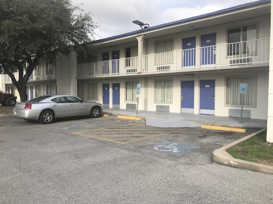 Gallery - Motel 6 Houston, Tx - East