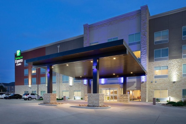 Gallery - Holiday Inn Express & Suites Great Bend By Ihg