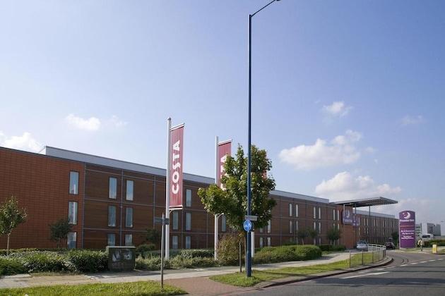 Gallery - Premier Travel Inn Heatrow Airport