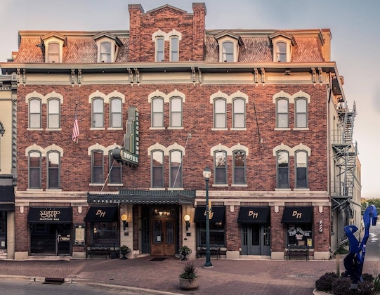 Gallery - The Black Hawk Hotel