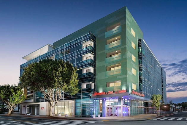 Gallery - Hampton Inn & Suites Santa Monica