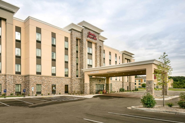Gallery - Hampton Inn & Suites Hudson