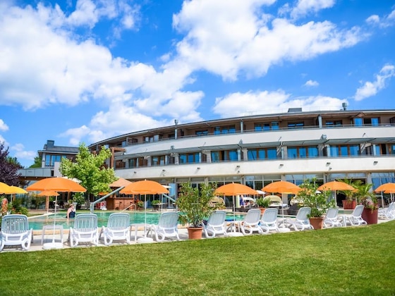 Gallery - Hotel Golden Lake Resort