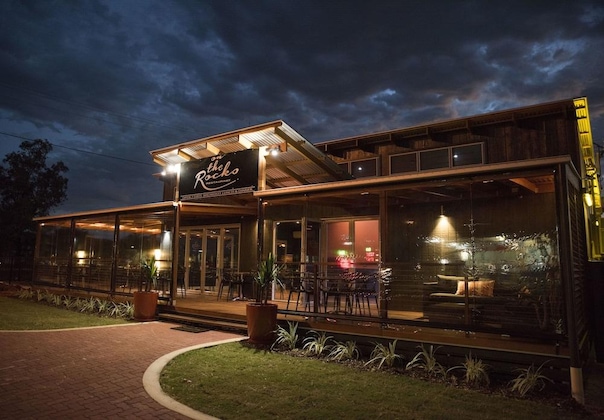 Gallery - The Rocks Motel