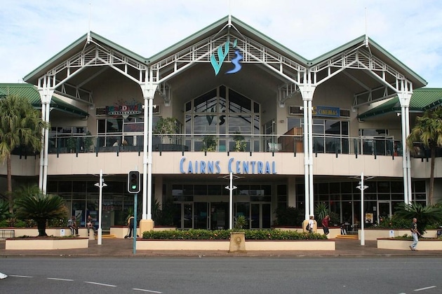 Gallery - Cairns City Palms