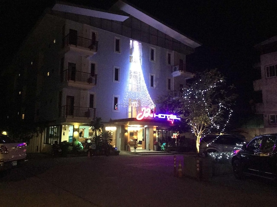 Gallery - J2 Hotel