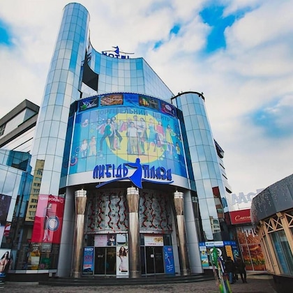 Gallery - Lybid Plaza