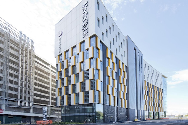 Gallery - Premier Inn Manchester Salford Media City