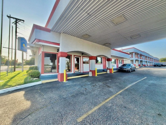 Gallery - River Forest Inn