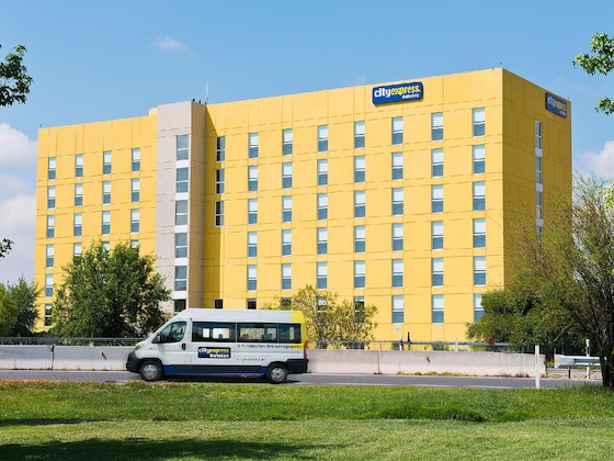 Gallery - City Express By Marriott Santiago Aeropuerto