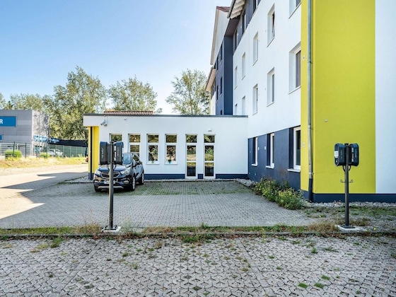 Gallery - B&B Hotel Freiburg-Nord