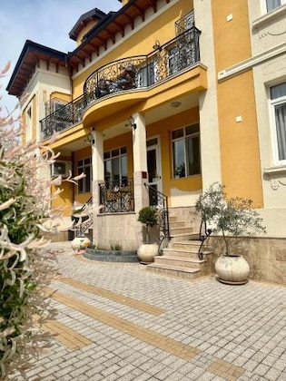 Gallery - Villa Paris