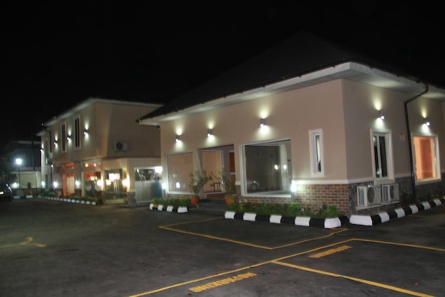 Gallery - The Cromwell Courtyard Hotel