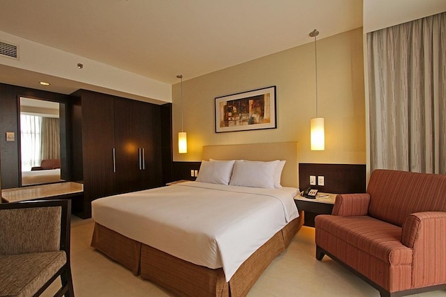 Gallery - The B Hotel - Managed By The Bellevue Group Of Hotels Inc