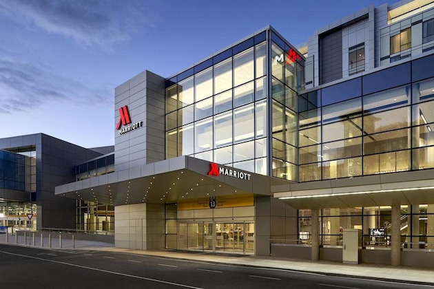 Gallery - Calgary Airport Marriott In-Terminal Hotel