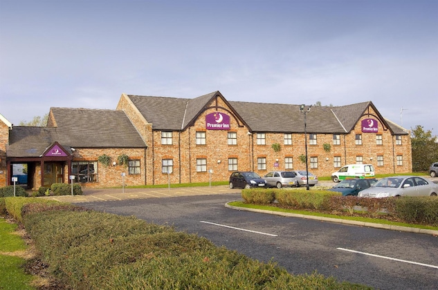 Gallery - Premier Inn Wigan (M6