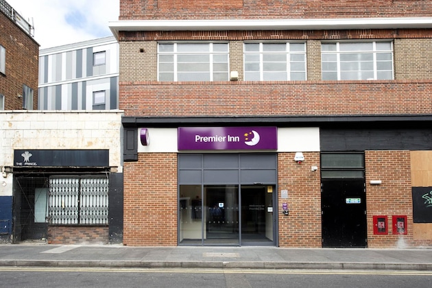 Gallery - Premier Inn London Brixton