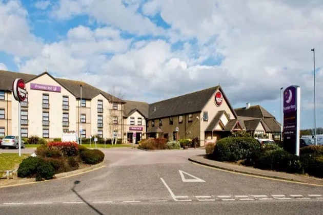 Gallery - Premier Inn Norwich East (Broadlands A47)