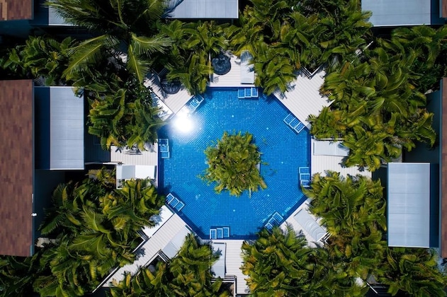 Gallery - CoconutsPalm Resort