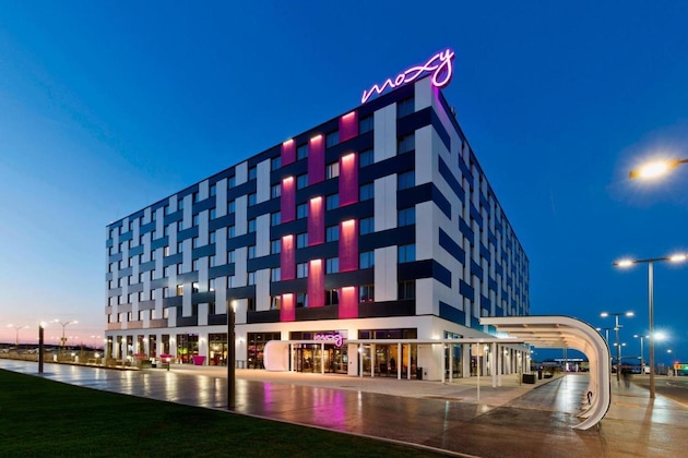Gallery - Moxy Vienna Airport
