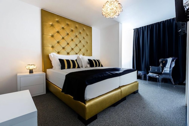 Gallery - B Gold Luxury Rooms