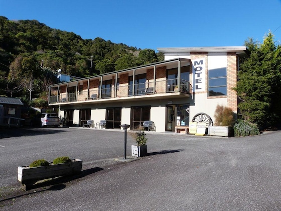 Gallery - Sundowner Motel