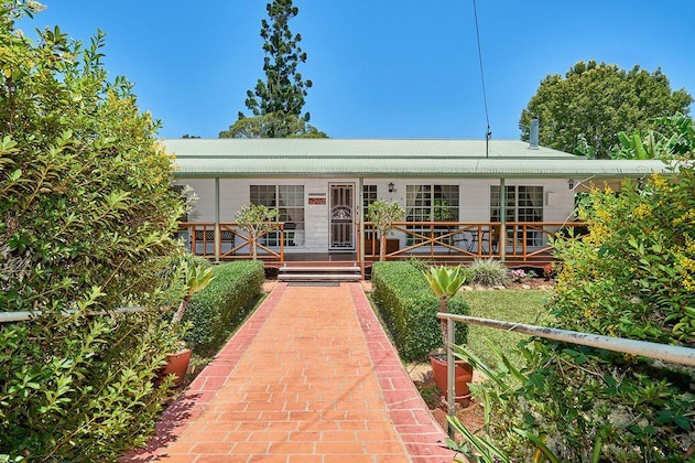 Gallery - Birds 'N' Bloom Cottages
