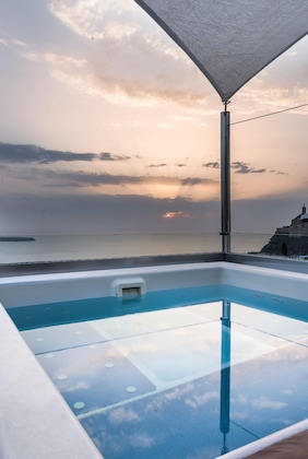 Gallery - Hyperion Oia Suites