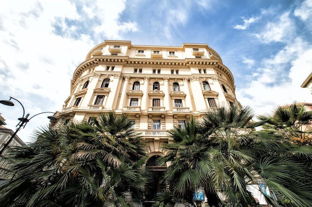 Gallery - H.R. Boutique Porto Napoli Centro