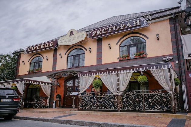 Gallery - Aristocrat Hotel