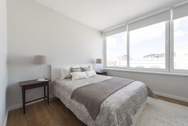Gallery - Elegant And Bright Apartment In Estoril