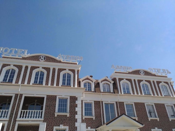 Gallery - 8 Avenue