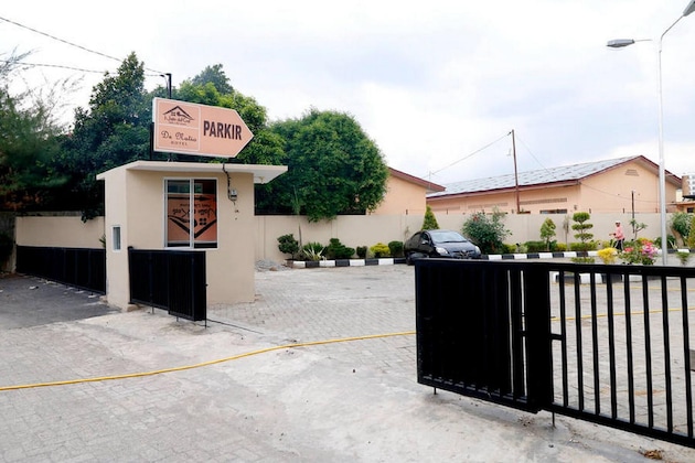 Gallery - Reddoorz Plus Near Universitas Sumatera Utara