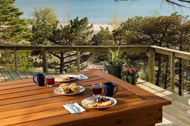 Gallery - Looking Glass Beachfront Inn