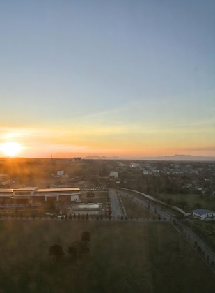 Gallery - Blowing In The Wind - Lake View Apartments