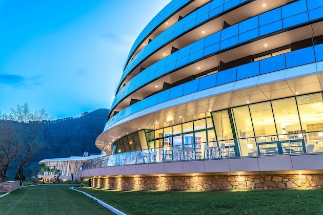 Gallery - Eau Thermale Avene L'hotel