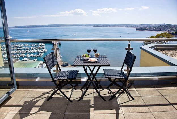 Gallery - Harbour View - A6 Masts