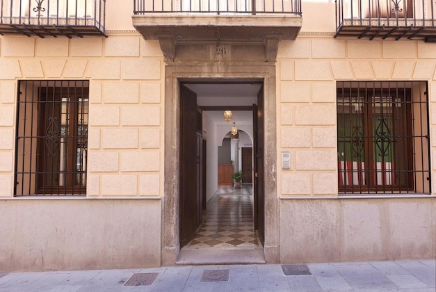 Gallery - Apartamentos Mercader De Sedas