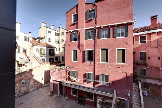 Gallery - Pozzo Roverso