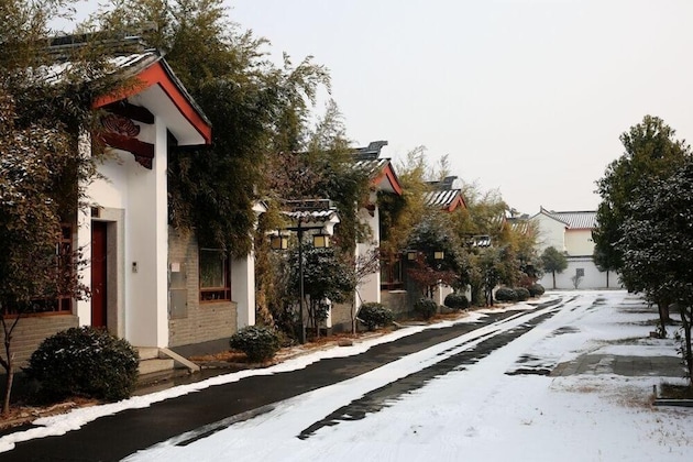 Gallery - Lianyungang Donghai Shisu Onsen Villa